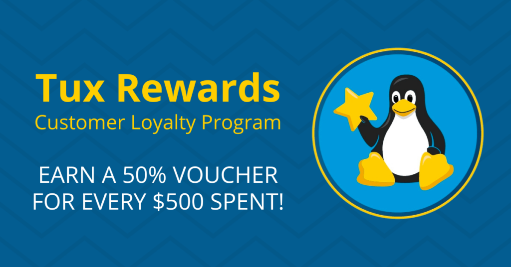 Linux のマスコット、ペンギンのタックスが黄色い星を持っている「Tux Rewards 顧客ロイヤルティ プログラム」のプロモーション バナー。微妙なジグザグ模様の青い背景に「$500 の支出ごとに 50% のバウチャーを獲得!」というテキストがオファーを強調しています。